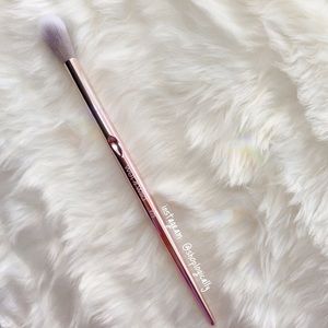 ❌ SOLD ❌ Wet N Wild Tapered Highlighting Brush